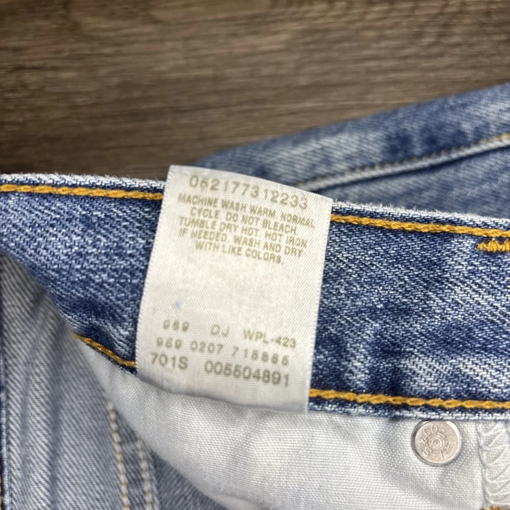 VTG Levis 550 Blue Jeans Men 32x33 Cotton Denim Relaxed Tapered Fit Med Wash Y2K